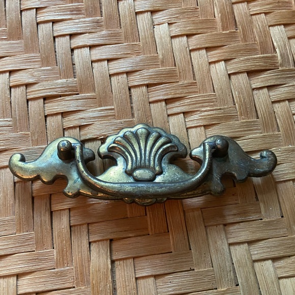 Vintage Antiqued Brass Drawer Cabinet Pull 5.75” width 3” OC Seashell - Picture 1 of 2